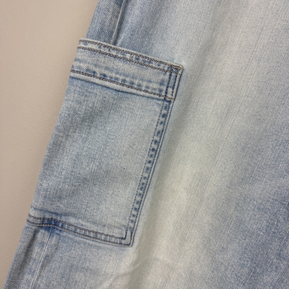 American Eagle Dreamy Drape Stretch Super High-Waisted Cargo Baggy Wide-Leg Jean - Picture 5 of 9